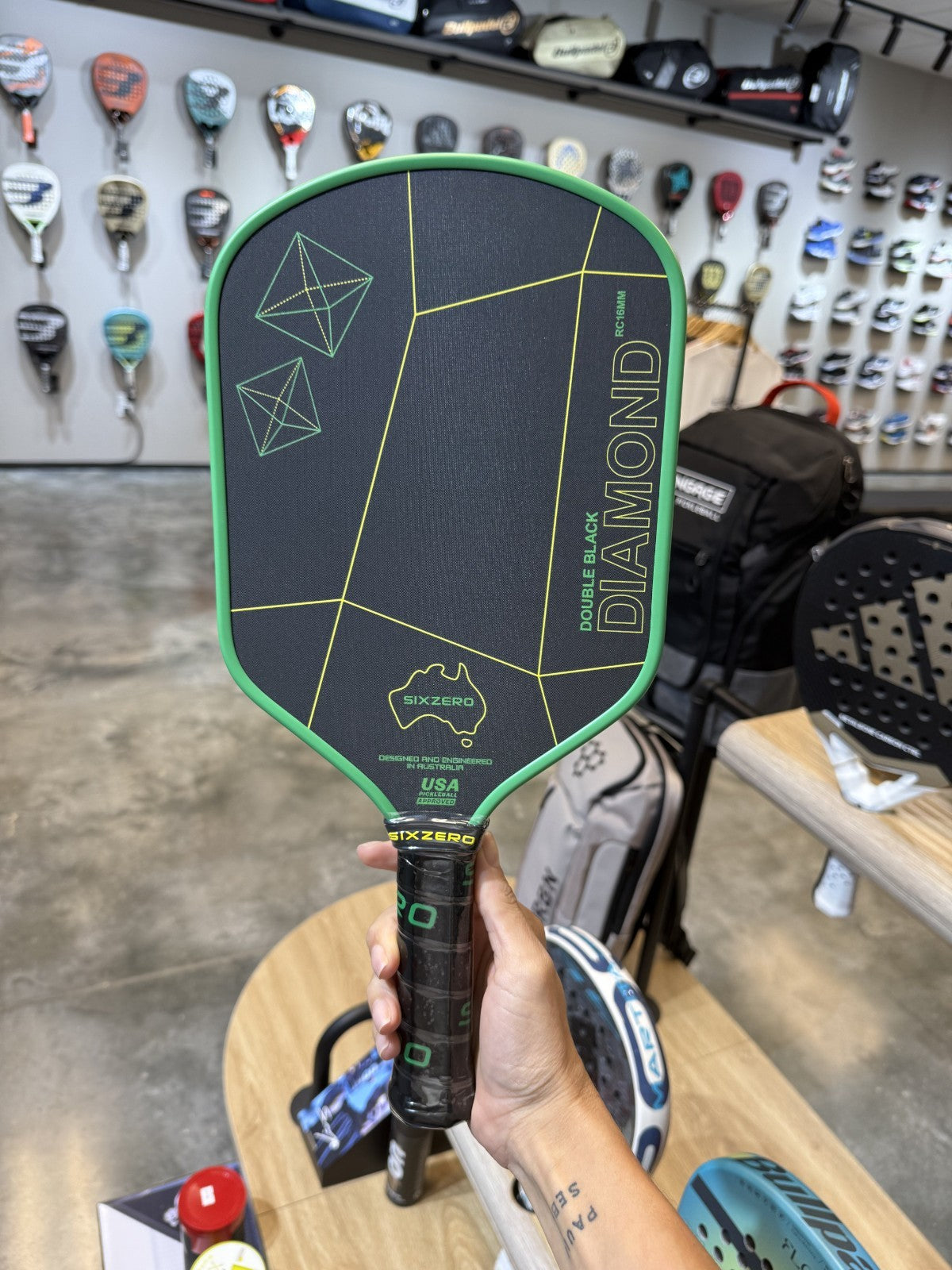 SIX ZERO DOUBLE BLACK DIAMOND CONTROL 16MM AUSTRALIAN GREEN AND GOLD